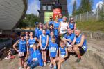 Die Bode-Runners der Gaensefurther Sportbewegung waren beim 22. Schierker Sommerlauf wieder laufstark vertreten und auch wenn die liebe Sonne den Blick in die Kamera schwer möglich machte, der Namensgeber Schierker Feuerstein musste mit auf das Bild. 