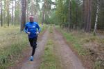 Jürgen Günther genießt die herrlichen Waldwege um Tangerhütte und absolviert ganz nebenbei die 10,7 Kilometer locker unter einer Stunde