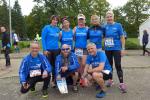 Das letzte Rennen um Punkte im Landescup Sachsen-Anhalt: Jürgen Günther, Stefan Sindermann, Jens-Uwe Börner (u.v.l.), Kathleen Mahler, Sabine Börner, Petra Becker, Kirsten Geist und Renate Liedtke (o.v.l.) vor dem Start beim 12. Parklauf Tangerhütte.