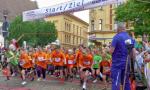 Einen 'Start-Ziel-Erfolg' sicherten sich in diesem Jahr die Schüler aus Förderstedt (in Orange) beim 1,5 Kilometer-Stadt-Pokal-Lauf der Grundschulen. Kein Wunder, schließlich waren sie hochmotiviert, den bisherigen Wanderpokal mit einem dritten Sieg endgültig ihr Eigen nennen zu dürfen.