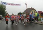 Bei regnerischem Wetter wurden die 1km Läufer beim 24. Lauf durch die Börde zuerst auf die Strecke geschickt.