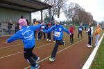 Erster Staffelwechsel bei Laura und Michelle Otto im 15-Minuten-Lauf.