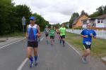 Triathlet Steffen Schöler (l.) holt sich über 13,6 km Platz 1. Neben ihm Tom Krüger.