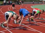 Moritz Brüning (2.v.l.) setzte sich im 100m Lauf durch und gewann in 13,05s.