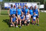 Die Bode-Runners der Gaensefurther Sportbewegung vor dem Start zum 35. Schackenslebener Hopfenlauf: Stefan Sindermann, Jürgen Günther, Harald Fümel, Lotta Siebert (u.v.l.), sowie Sandra Homann, Kathleen Mahler, Petra Becker, Kirsten Geist, Bärbel Lallecke, Jens Kunkel, Christa Fümel, Sabine und Jens-Uwe Börner (o.v.l.).