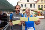 Beim 6. Lichterlauf in Tangermünde war Renate Liedtke auf Zack und luchste dem Deutschen Meister im Marathon von 2013 gleich drei Autograme ab.