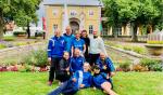 Vor der herrlichen Kulisse im Herrenkrug das Team nach dem Lauf.