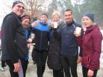 Mit dem Glühwein um die Wette dampfen hier v.l. Andreas Otto, Sabine Börner,Jörg Schäper, Frau Schäper, Dirk Meier, Katrin Krebs.