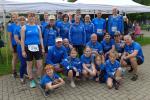 Die Ruhe vor dem Sturm durch das Magdeburger Hopfengartenwohngebiet: die Bode-Runners der Gaensefurther Sportbewegung vor dem Start der 43. Auflage.