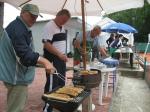 Bevor man sich auch sportlich betätigen konnte gab es Leckeres vom Grill.  