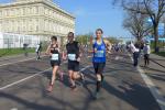 Ehemaliges Bode-Runners-Mitglied und spätere Marathon-Siegerin Juliane Meyer (rechts) und Konkurrentin Laura Clart.
