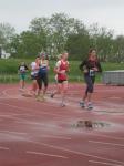 Isa Höber (r.) sicherte sich Platz drei in Ak w45 über 5.000m in 22:20 Minuten.