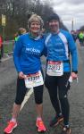 Petra Becker und Detlef Schäfer vor dem Start zum 42. Generali Halbmarathon in Berlin.