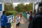 Nach 400 m Schwimmen, 10 km Radfahren und 2,5 km Laufen waren die Schüler A im Ziel.