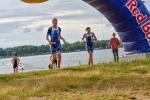 Schwimmen im Duo Peter Brauer und Heike Lenz.