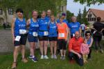 So locker wie die Bode-Runners der Gaensefurther Sportbewegung auf dem Gruppenbild vor dem Start des 21. Huy-Burgen-Laufs, war auch das Laufevent über den Höhenzug des Harzvorlandes. Ganz ohne Zeitwertung konnten die einzelnen Etappenziele absolviert werden. Dennoch waren 54 zu laufende Kilometer an zwei Tagen eine ordentliche Herausforderung für die Teilnehmer.