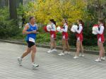 Jens-Uwe hat die Kamera griffbereit, denn die Cheerleader sind ja so fotogen...