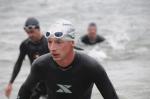 Torsten Blauwitz stieg nach 30:57 Min.  aus den Fluten des Arendsees. Foto: Volksstimme