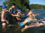 Den Schüler-Triathlon gibt es für unterschiedliche Altersklassen, wobei 100, 200 oder 400 m zu schwimmen sind.