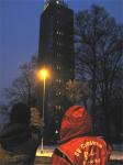 Im Dunkeln nur zu erahnen, die diesj&auml;hrige Austragungsst&auml;tte des Uni-Hochhauslaufes, der Aussichtsturm im Rotehornpark.