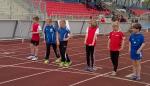 Kurz vor dem Startschuss &uuml;ber 800m bekommen die Sportler letzte Instruktionen.