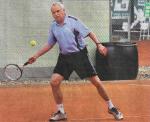 Achim Engel sicherte den Tennis-Herren 50 in Jessen einen Matchpunkt. Achim Engel sicherte den Tennis-Herren 50 in Jessen einen Matchpunkt.
