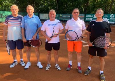 Die Herren 60 Mannschaft v.l. Manfred Rademann, Achim Engel, Reiner Christoph, Wilfried Zahn, Hans-Georg Schneider Die Herren 60 Mannschaft v.l. Manfred Rademann, Achim Engel, Reiner Christoph, Wilfried Zahn, Hans-Georg Schneider