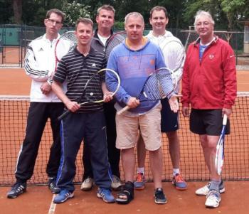 Die Herren 40 Mannschaft v.l. Christian Schrader, Ronny Selig, Ulf Gothe, Mike Prüfer, Michael Busse, Ingo Becker Die Herren 40 Mannschaft v.l. v.l. Christian Schrader, Ronny Selig, Ulf Gothe, Mike Prüfer, Michael Busse, Ingo Becker