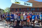 Start im Schachdorf Str&ouml;beck zur letzten Etappe des Huy-Burgen-Laufes.