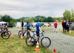 Wechsel von Heike Lenz zu Peter Brauer bei der 14 km langen Raddistanz.