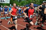 Kurz nach dem Start zum Duathlon über 5 km Lauf, 22 km Radfahren und 2,5 km Lauf. Kurz nach dem Start zum Duathlon über 5 km Lauf, 22 km Radfahren und 2,5 km Lauf.