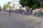 Die letzten 100 Meter für Emily Siebert bis zum Gesamtsieg der Frauen über zwei Kilometer. Wie man sieht, hat sie sich einen großen Vorsprung zum restlichen Läuferfeld erlaufen. Die letzten 100 Meter für Emily Siebert bis zum Gesamtsieg der Frauen über zwei Kilometer. Wie man sieht, hat sie sich einen großen Vorsprung zum restlichen Läuferfeld erlaufen.