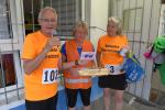 Einen symbolischen Staffelstab übergaben Werner und Heidi Schwenke an Sylvia Hoepfner. Neun Jahre hatten die Eheleute den PflaKuMa-Lauf organisiert, dann gab es eine zweijährige Pause. Unter Führung von Sylvia Hoepfner gab es in diesem Jahr die zehnte Auflage. Einen symbolischen Staffelstab übergaben Werner und Heidi Schwenke an Sylvia Hoepfner. Neun Jahre hatten die Eheleute den PflaKuMa-Lauf organisiert, dann gab es eine zweijährige Pause. Unter Führung von Sylvia Hoepfner gab es in diesem Jahr die zehnte Auflage.