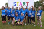 Die Startaufstellung der Gaensefurther Sportbewegung beim 10. PflaKuMa-Lauf in Großmühlingen. Auch an einem Donnerstagabend kann man zu einem Laufwettbewerb fahren! Die Startaufstellung der Gaensefurther Sportbewegung beim 10. PflaKuMa-Lauf in Großmühlingen. Auch an einem Donnerstagabend kann man zu einem Laufwettbewerb fahren!