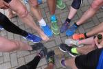 So bunt und lustig wie diese Schuhe und seine Träger, sind auch die Gesprächsthemen der Bode-Runners und ihre Laufstrecken im Staßfurter Umland. Treff ist jeden Donnerstag ab 17.30 Uhr am Haupteingang vom Löderburger See. Interessierte Mitläufer können gerne mal vorbeischnuppern.