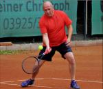 Steffen Mattheis sicherte den Herren 50 auf heimischem Platz den einzigen Matchpunkt gegen den TC Rot-Weiß Halberstadt.