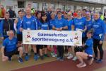 Das mediale Interesse war groß, denn der MDR filmte den Lauf vom Blankenburger Sportforum bis hinauf zur Felsenburgruine Regenstein. Also reihten sich die 19 Bode-Runners der Gaensefurther Sportbewegung für das Gruppenbild vor dem Start besonders werbewirksam auf.