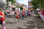 Die jüngsten Läufer machten den Start: Über 400 Meter eröffnete der Kalinchen-Lauf den diesjährigen 5. Staßfurter Salzland-Lauf. Und auch die kleinsten waren bereits mit voller Begeisterung dabei, auch wenn es noch keine Zeiterfassung gab. Bei der Gaensefurther Sportbewegung hofft man, dass der Nachwuchs auch in den kommenden Jahren wiederkommt.