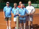 Die Herren 50 sicherten sich mit einem 5:1-Erfolg über Ballenstedt den Staffelsieg in der Bereichsliga v.l. Roberto Henschke, Reiner Christoph, Steffen Mattheis, Andreas Trensinger und Manfred Rademann.