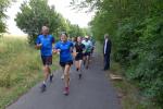 Im Pulk der Laufgruppe eingeschlossen, meisterte Annika Delius (schwarzes Laufdress) ihren Spendenlauf über eine Stunde mit Bravur. Noch nie so lange am Stück durchgelaufen, standen am Ende 8,8 Kilometer auf der Laufuhr. Damit erhöhte Annika die Spendensumme für das Kinderhospiz der Pfeifferschen Stiftungen und den Verein 