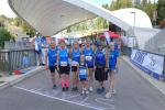 Die Bode-Runners der Gaensefurther Sportbewegung vor der imposanten Feuerstein Arena, die als Start und Ziel den teilnehmenden Bode-Runners der Gaensefurther Sportbewegung eine beeindruckende Kulisse bot: Emily Siebert (vorn), Jens-Uwe und Sabine Börner, Kirsten Geist, Anke Delius, Stefan Sindermann und Susi Bechstein (h.v.l.).