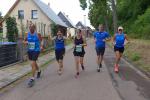 Gesucht und gefunden: Im gleichen Lauftempo absolvieren Josef Hindricks, Nancy Bothe, Nico Mahler und Claudia Meier den letzten Kilometer ihrer Strecke. Befreundete Läufer nimmt man gerne in die Mitte.