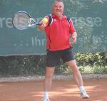 Reiner Christoph (Herren 40) konnte nur am Anfang mithalten, verlor dann aber wie alle anderen auch sein Einzel. Foto: T. Schönberg, Volksstimme Reiner Christoph (Herren 40) konnte nur am Anfang mithalten, verlor dann aber wie alle anderen auch sein Einzel. Foto: T. Schönberg, Volksstimme