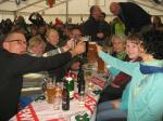 Gemeinsam mit den Halbmarathon-L&auml;ufern wurde am Abend kr&auml;ftig gefeiert.