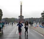 Kathleen Mahler (l.)  war eine von 4 Gaensefurther Läufern und Triathleten, die sich das besondere Flair, die Hauptstadt laufend zu erkunden, nicht entgehen ließen.   