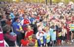 Kurz vor zehn Uhr hatte sich gestern das kilometerlange Feld der 5900 Teilnehmer zum 7. Magdeburg-Marathon in der Herrenkrugstraße postiert. Unter ihnen befanden sich auch 3 Sportler der Gaensefurther Sportbewegung. 
Foto: Eroll Popova, Volksstimme