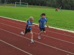 Die jüngsten Sportlerinnen Fabienne Sämisch (l.) und Nina Ritter kämpften um den Sieg im 50m Lauf der Altersklasse 6.  