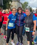 Frauenpower der Gaensefurther Sportbewegung auf der Zehn-Kilometer-Distanz: Janine Wuwer und Kathleen Mahler absolvierten die Distanz im Laufschritt, Bärbel Lallecke nahm als Walker teil (v.l.). Frauenpower der Gaensefurther Sportbewegung auf der Zehn-Kilometer-Distanz: Janine Wuwer und Kathleen Mahler absolvierten die Distanz im Laufschritt, Bärbel Lallecke nahm als Walker teil (v.l.).