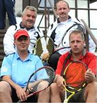 Die Herren 40 mit (v.l.) Manfred Rademann, Reiner Christoph, Andreas Trensinger und Mike Pr&uuml;fer erreichten ebenso den Aufstieg wie die Herren 50.