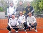 Die 1. Herrenmannschaft der Gaensefurther Sportbewegung  schaffte in der vergangenen Saison mit Rang vier den Klassenerhalt in der Landesliga Nordost. F&uuml;r den Aufsteiger punkteten (stehend v.l.) Michael Friedrich, Christian Nettlau und Andreas Pr&uuml;fer sowie (hockend v.l.) Timm Leopold, Frank M&uuml;ller und Ronny Selig. Foto: Sandra Arm.